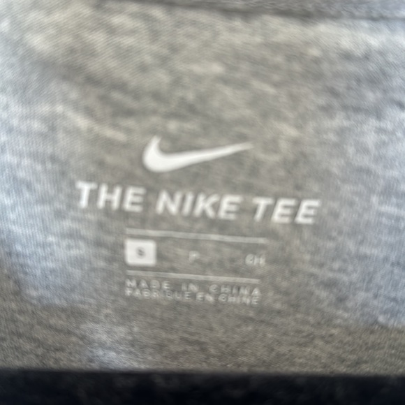 Nike tshirt NWT - Picture 5 of 5